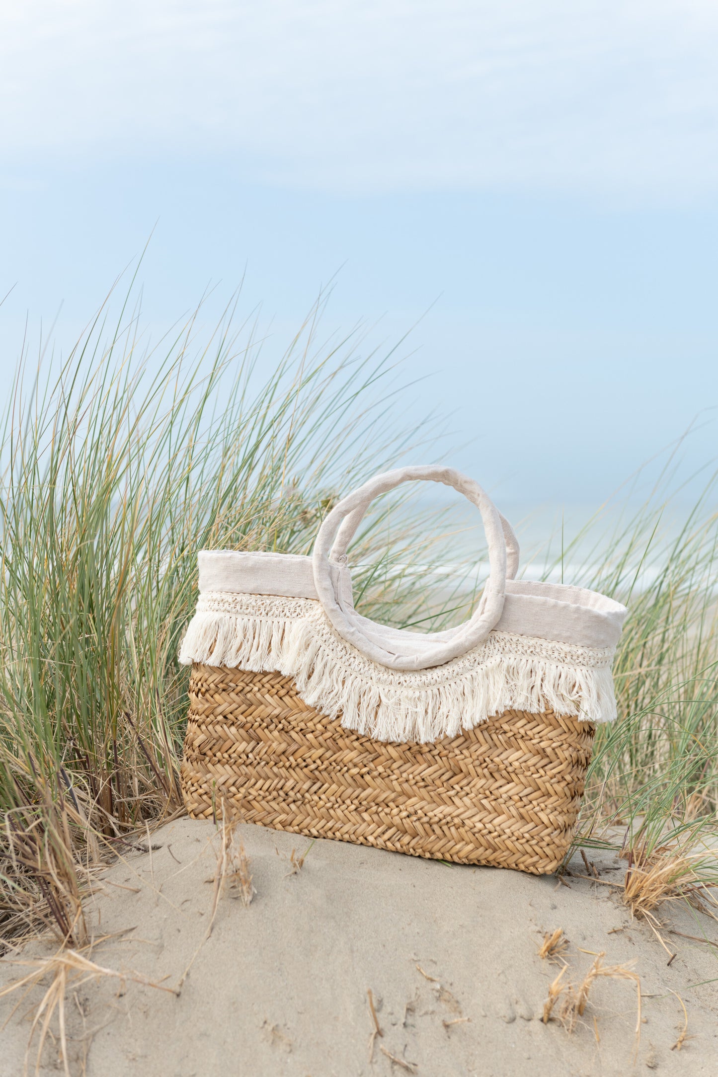 Strandtas met franjes van gevlochten zeegras natuurlijk/roomkleurig