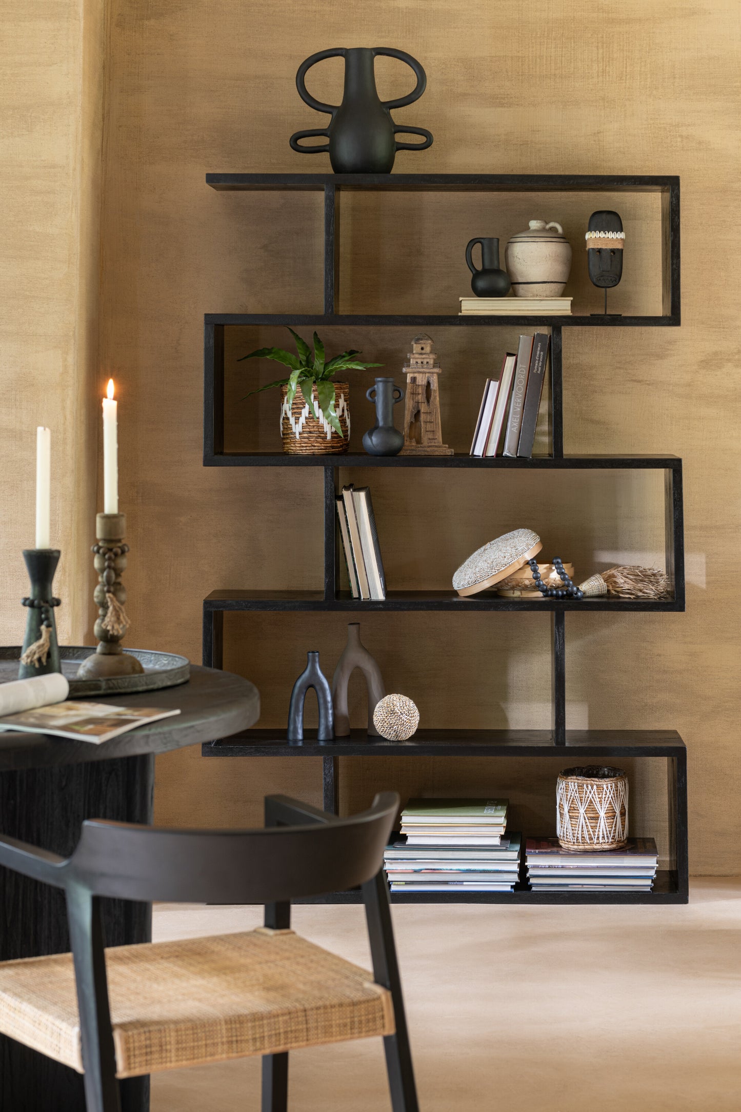Boekenplank Verticale Latten Mangohout Mat Zwart