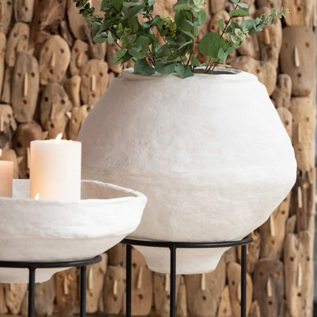 Gerecht Op Voet Chad Papier Mache Wit