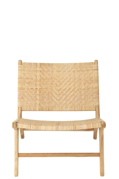 Lounge stoel met strak vlechtwerk van natuurlijk rattan.